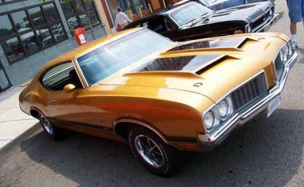 1970 Oldsmobile Cutlass muscle car