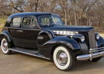 1940 Packard 180 Super Eight Custom Club Sedan
