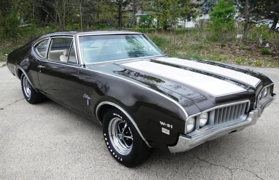 1969 Oldsmobile Cutlass W-31 muscle car