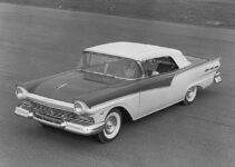 1957 Ford Sunliner