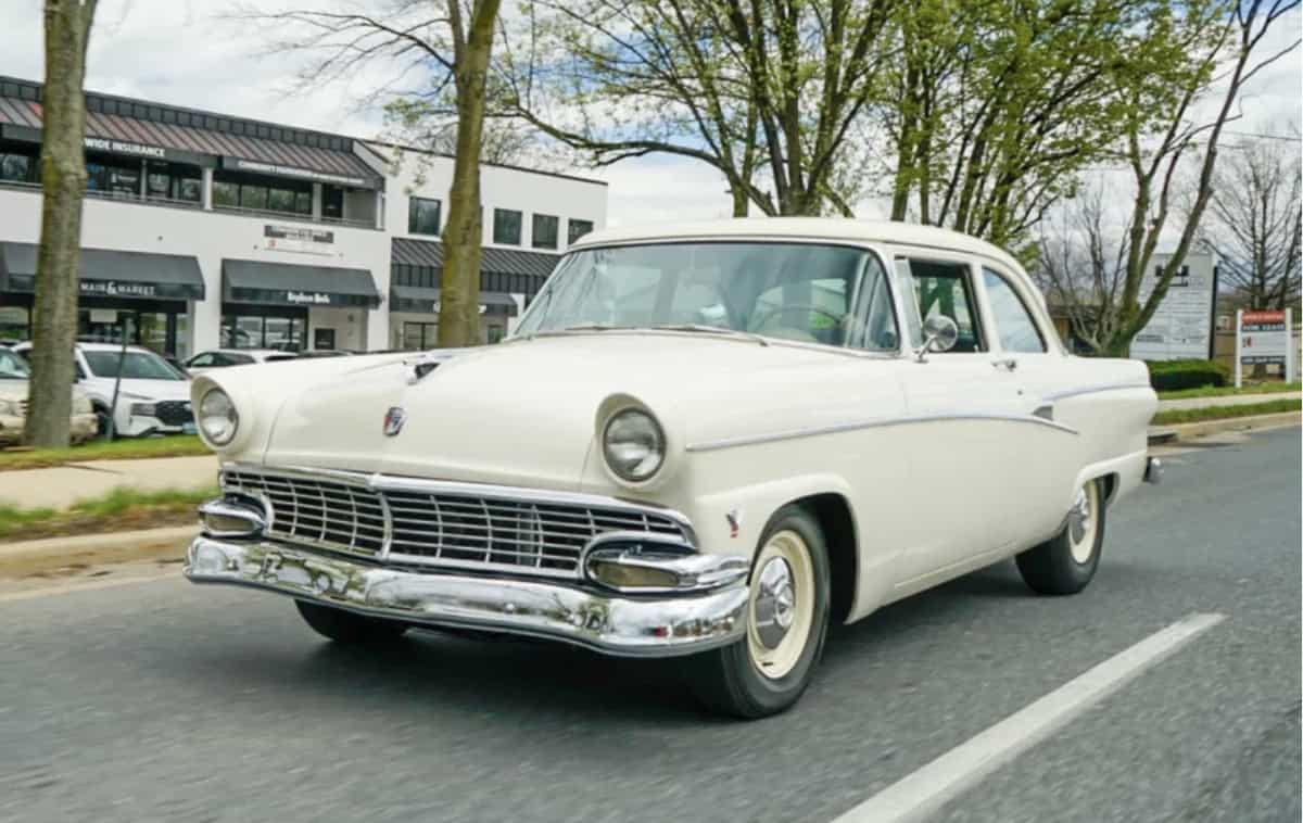 1956-Ford-Customline-2door-1