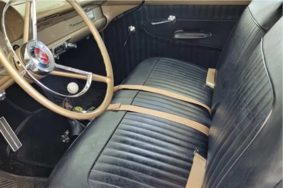 1956-Ford-Customline-2door-4