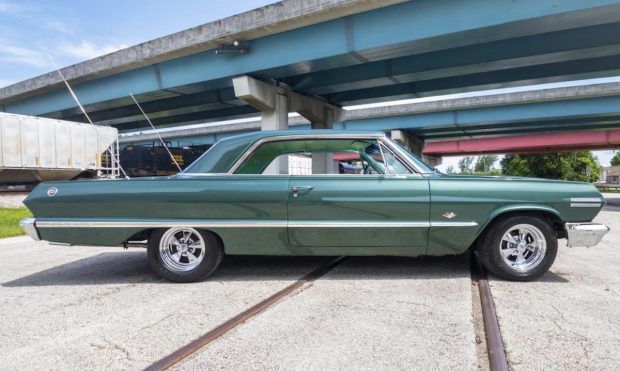 1963-Chevrolet-Impala-SS-Green-3