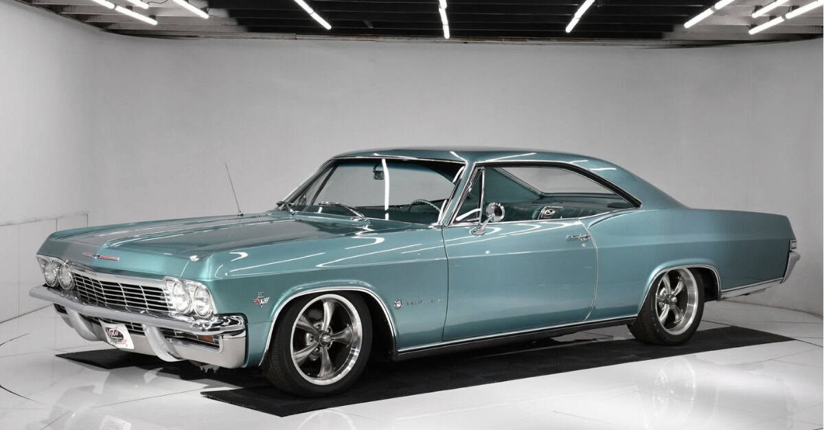 1965-Chevrolet-Impala-1