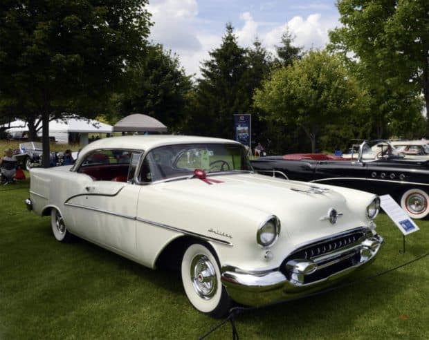 1955-Oldsmobile-Ninety-Eight-Hardtop-White-2