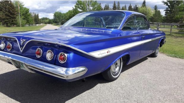 1961-Chevy-Impala-Blue-5