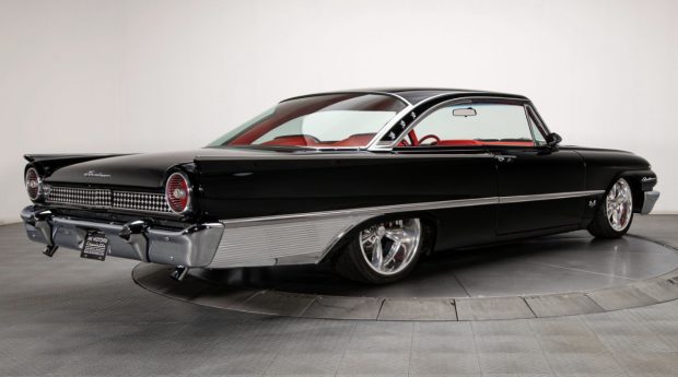 1961-Ford-Galaxie-Starliner-Black-2