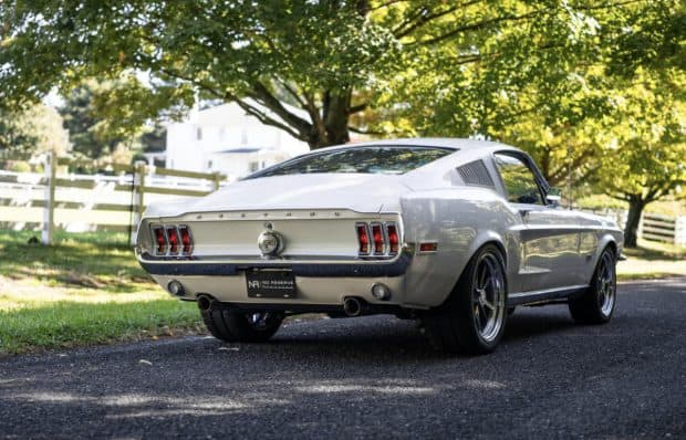 1968-Ford-Mustang-GT-White-4