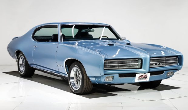1969-Pontiac-GTO-Blue-1