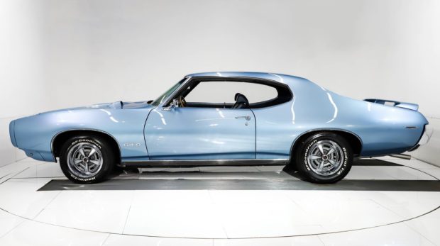 1969-Pontiac-GTO-Blue-3