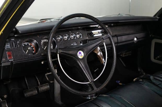 1970-Plymouth-Road-Runner-Yellow-3