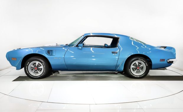 1970-Pontiac-TransAm-Blue-2