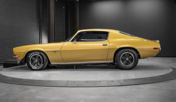 1971-Chevy-Camaro-RS-Gold-3