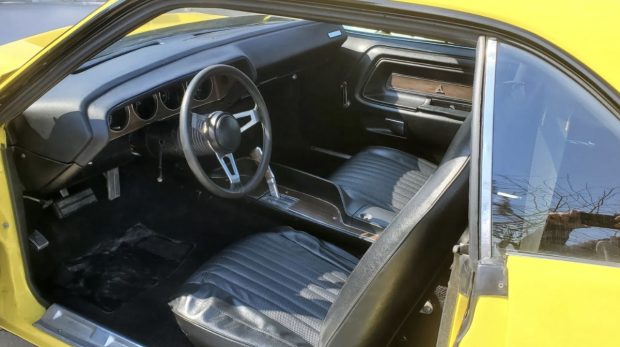 1973-Dodge-Challenger-Yellow-4