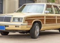 Chrysler Town & Country – Family Minivan