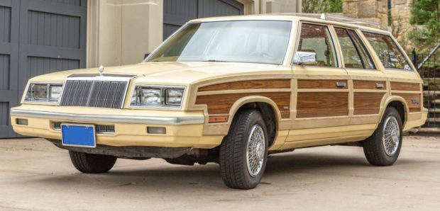 1985-Chrysler-Town-&-Country