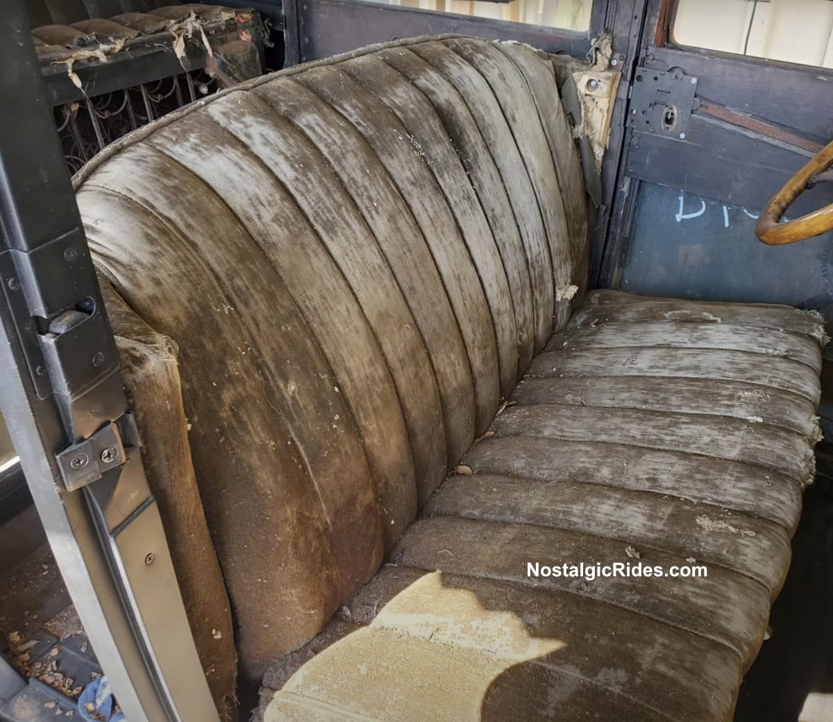 How-to-repair-upholstery-for-antique-cars-4