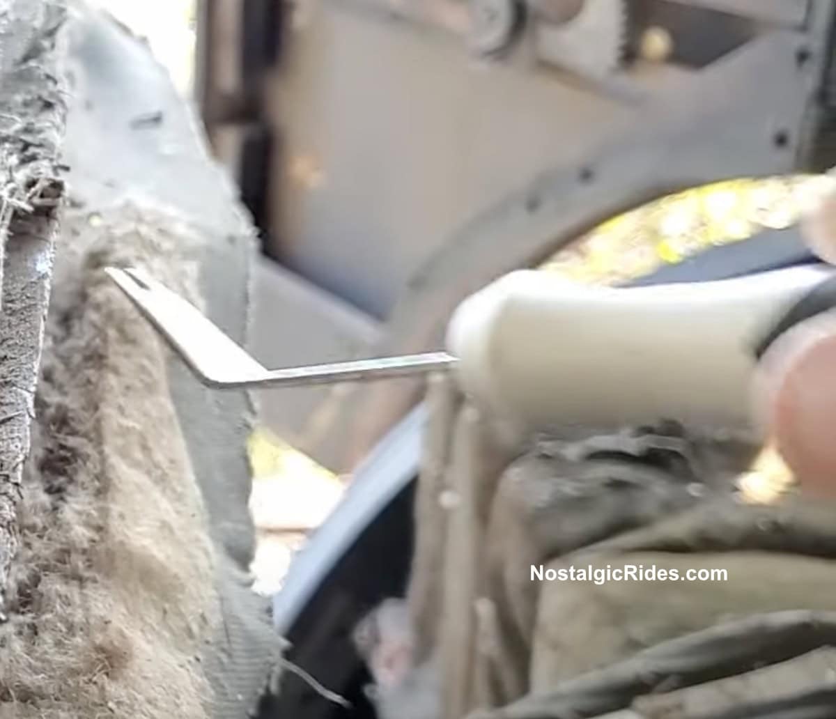 How-to-repair-upholstery-for-antique-cars-6